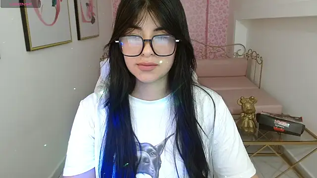 Nina harpper  online show from April 13, 2026, 1:04 pm