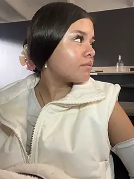 Camila Duarte2 online show from January 13, 2026, 1:15 pm