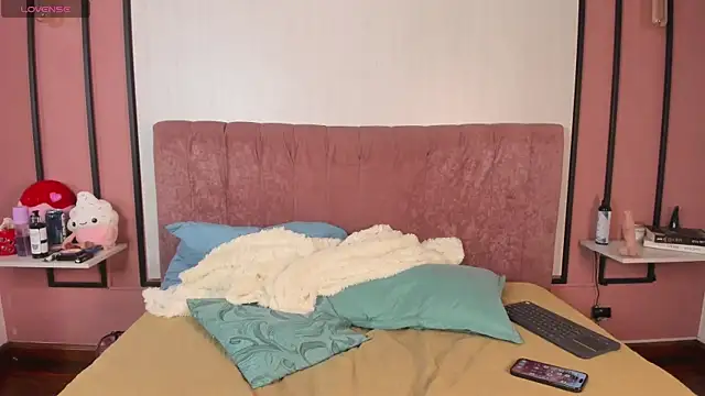 MissSavage  online show from April 9, 2026, 8:42 am