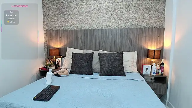 nicol alvarez online show from February 22, 2026, 11:12 am