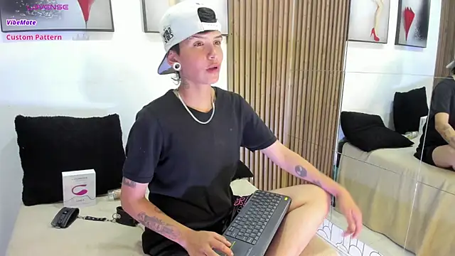 naughty girlwd online show from December 17, 2025, 4:39 am