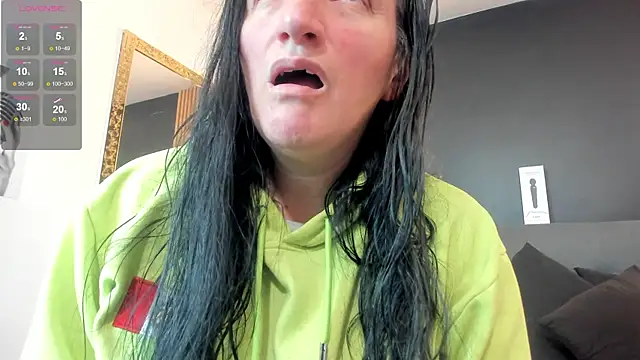 Andre cloefoxx  online show from February 17, 2026, 3:15 am