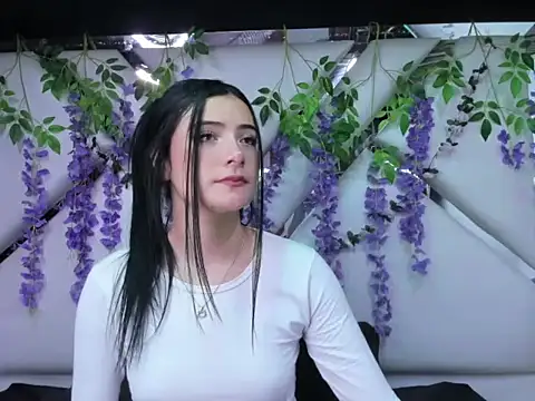 Snapshot of liinzy_rouse69 chatting on December 18, 2025, 2:54 pm liinzy rouse69 online show from December 18, 2025, 2:54 pm