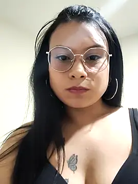 Snapshot of Laura_Daza1 chatting on December 3, 2025, 12:55 am Laura Daza1 online show from December 3, 2025, 12:55 am