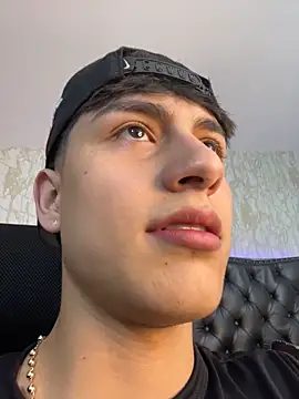 Lander Cruz online show from April 16, 2026, 9:04 pm