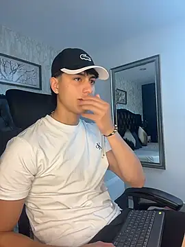 Snapshot of Lander_Cruz chatting on February 16, 2026, 8:29 pm Lander Cruz online show from February 16, 2026, 8:29 pm