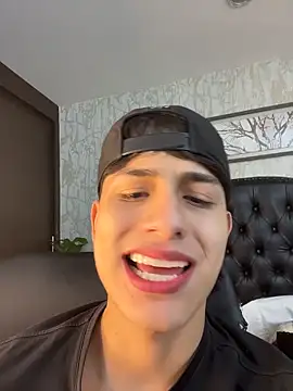 Lander Cruz online show from December 22, 2025, 9:59 pm