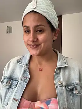 Silvana Ruiz87 online show from December 3, 2025, 3:22 pm