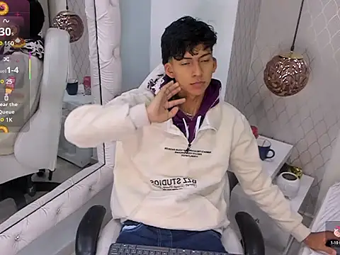 Snapshot of Valentino_Lux chatting on December 14, 2025, 12:00 pm Valentino Lux online show from December 14, 2025, 12:00 pm