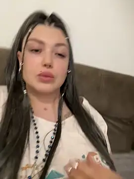 AmazingVi online show from December 2, 2025, 7:59 pm