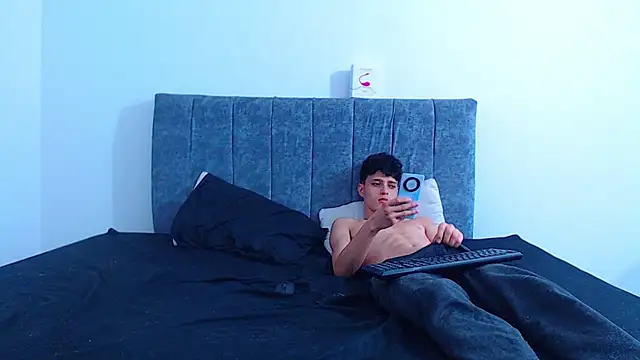 hottie couplee online show from March 20, 2026, 10:55 pm