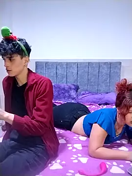 hottie couplee online show from December 14, 2025, 1:01 am