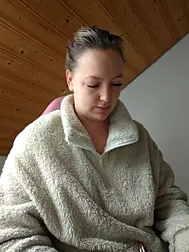 Milas Dreams OF online show from December 15, 2025, 8:42 am