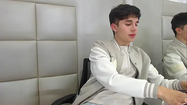 Snapshot of JuanGomm chatting on December 15, 2025, 3:56 am JuanGomm online show from December 15, 2025, 3:56 am