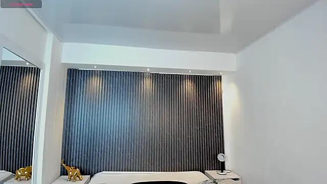 TiffanyHoustton online show from February 11, 2026, 11:54 am