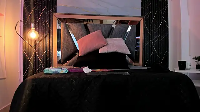 Hotty redd online show from December 3, 2025, 7:35 pm