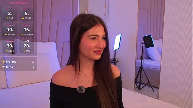 LisaDeviss online show from February 18, 2026, 6:26 pm