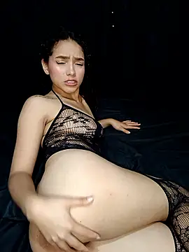 Snapshot of curlie_dream chatting on December 5, 2025, 2:21 am curlie dream online show from December 5, 2025, 2:21 am