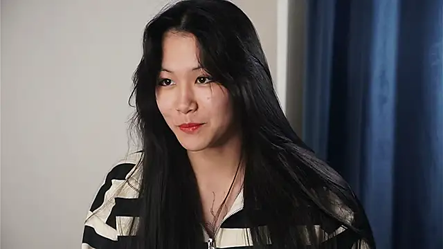 Snapshot of BeaHarsin chatting on December 4, 2025, 12:26 pm BeaHarsin online show from December 4, 2025, 12:26 pm