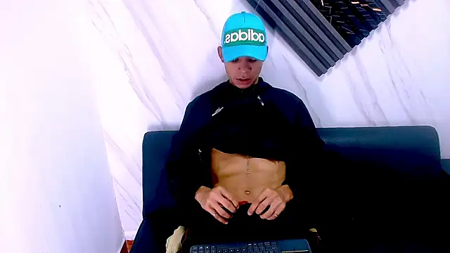 Axel Marcu online show from December 18, 2025, 1:15 pm