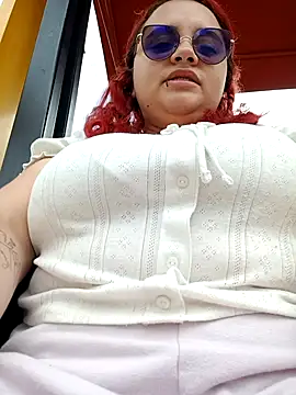 Snapshot of mia-curvy chatting on December 4, 2025, 5:01 pm mia-curvy online show from December 4, 2025, 5:01 pm