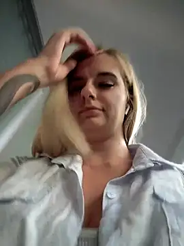 Snapshot of Betsy chatting on February 3, 2025, 10:03 am Betsy online show from February 3, 2025, 10:03 am