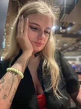 Snapshot of Betsy chatting on December 21, 2024, 11:44 am Betsy online show from December 21, 2024, 11:44 am