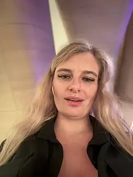 Snapshot of Betsy chatting on January 1, 2025, 12:44 pm Betsy online show from January 1, 2025, 12:44 pm