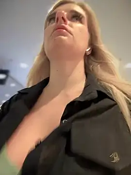 Snapshot of Betsy chatting on February 2, 2025, 6:47 am Betsy online show from February 2, 2025, 6:47 am