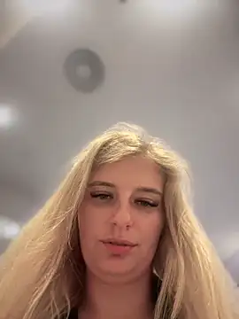 Snapshot of Betsy chatting on December 29, 2024, 11:18 am Betsy online show from December 29, 2024, 11:18 am