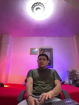 williamsmiiths16 online show from March 6, 2026, 11:49 am