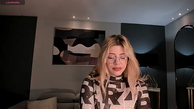 Snapshot of MadisonKane chatting on November 12, 2025, 11:14 am MadisonKane online show from November 12, 2025, 11:14 am