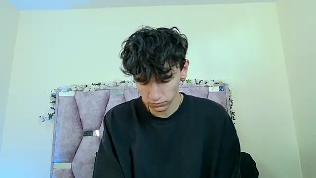 Snapshot of iris_and_damian chatting on January 17, 2026, 5:27 pm iris and damian online show from January 17, 2026, 5:27 pm