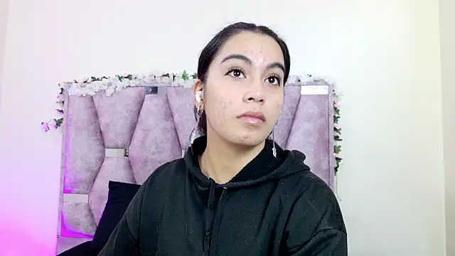 Snapshot of iris_and_damian chatting on February 25, 2026, 5:13 pm iris and damian online show from February 25, 2026, 5:13 pm