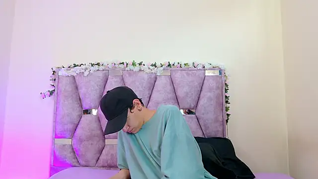 Snapshot of iris_and_damian chatting on February 28, 2026, 5:23 pm iris and damian online show from February 28, 2026, 5:23 pm