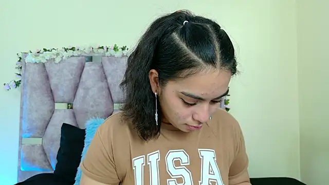 Snapshot of iris_and_damian chatting on February 19, 2026, 5:21 pm iris and damian online show from February 19, 2026, 5:21 pm