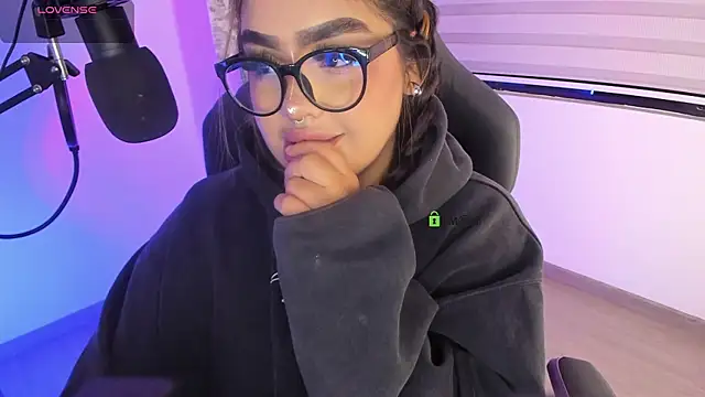 Snapshot of asheryn chatting on April 7, 2026, 2:24 am asheryn online show from April 7, 2026, 2:24 am