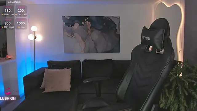 ChloeManson online show from April 13, 2026, 11:20 pm