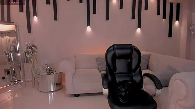 ChloeManson online show from February 6, 2025, 8:45 pm