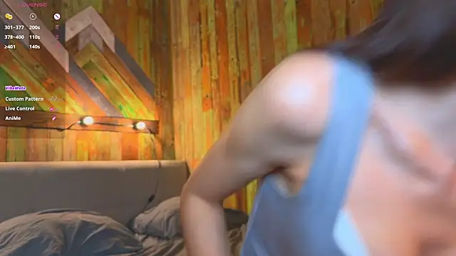 Snapshot of Elizwise chatting on December 19, 2025, 3:21 am Elizwise online show from December 19, 2025, 3:21 am