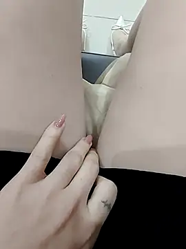 Baby-Linh online show from March 10, 2026, 2:43 pm