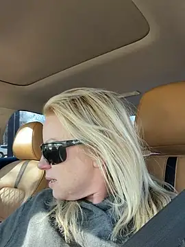 Snapshot of sinfulsara chatting on February 16, 2026, 8:40 pm sinfulsara online show from February 16, 2026, 8:40 pm