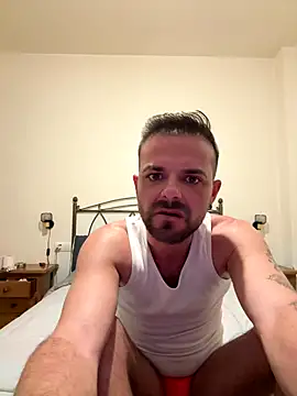 Snapshot of Clandestino00 chatting on December 5, 2025, 12:43 am Clandestino00 online show from December 5, 2025, 12:43 am