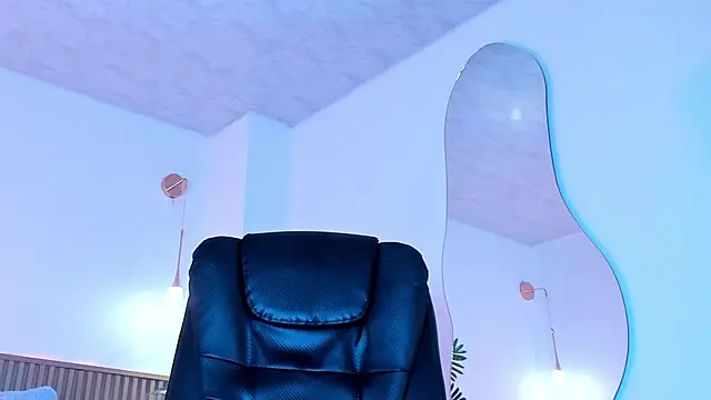 Lily Cole27 online show from February 7, 2026, 11:29 am