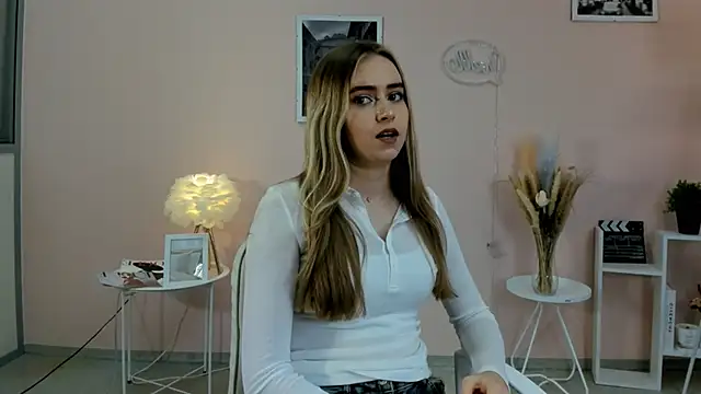 LinnDellos online show from December 4, 2025, 5:17 am