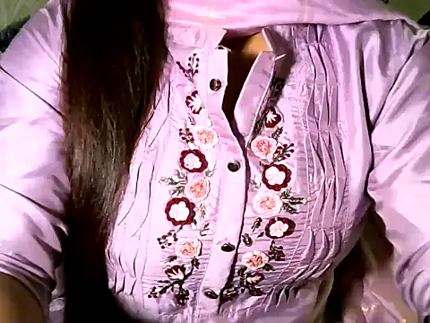 Hotty Suzuka online show from June 3, 2026, 4:13 am