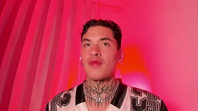 Snapshot of AlecBanne chatting on December 13, 2025, 11:22 pm AlecBanne online show from December 13, 2025, 11:22 pm