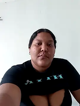 Snapshot of VaneandRossy chatting on December 22, 2025, 1:33 pm VaneandRossy online show from December 22, 2025, 1:33 pm