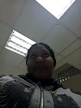 Snapshot of VaneandRossy chatting on February 13, 2026, 11:43 am VaneandRossy online show from February 13, 2026, 11:43 am