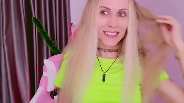 betty xoxoo online show from December 15, 2025, 8:42 am